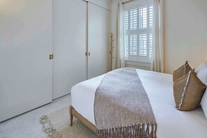 1 habitación, escritorio, tabla de planchar con plancha y wifi 