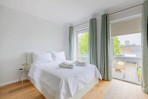 2 bedrooms, desk, iron/ironing board, WiFi - Chic 2BD Hideaway in the Heart of Shoreditch (Greater London)
