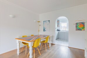 Dining - Chic 2BD Hideaway in the Heart of Shoreditch (Greater London)