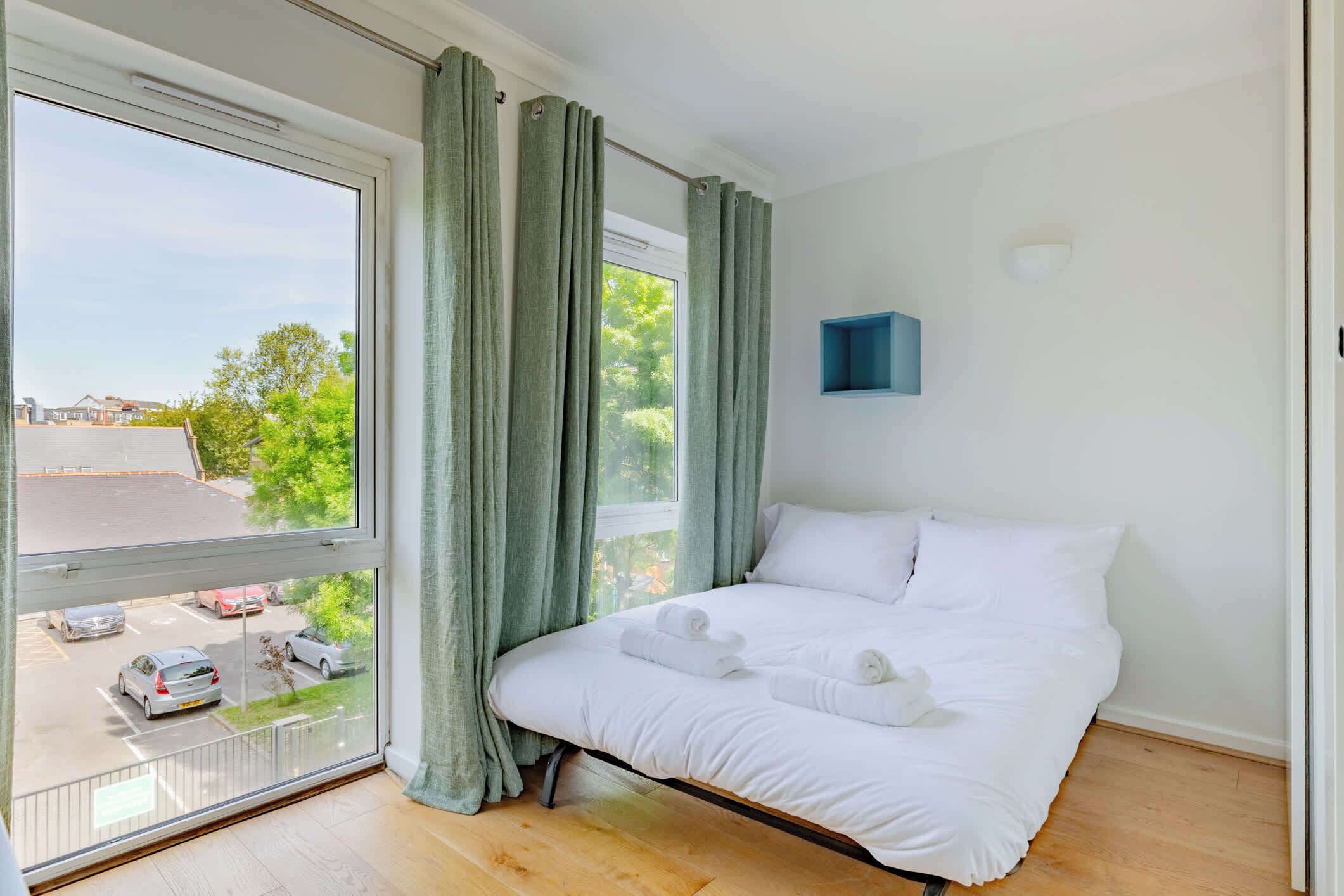 2 Schlafzimmer, Schreibtisch, Bügeleisen/Bügelbrett, WLAN