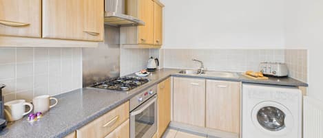 Coffee/tea maker, fridge, microwave, oven