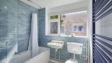 Shower, towels, shampoo