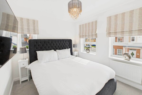 3 bedrooms, desk, iron/ironing board, WiFi