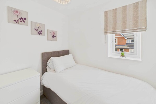 3 bedrooms, desk, iron/ironing board, WiFi