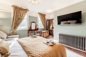 3 habitaciones, tabla de planchar con plancha, wifi y ropa de cama
