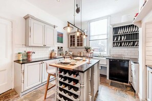 Keittoastiat/astiat/ruokailuvälineet