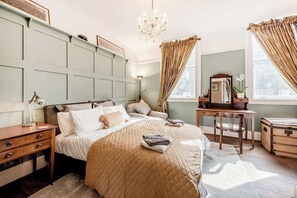 3 bedrooms, iron/ironing board, WiFi, bed sheets - Fabulous Solihull Luxury Designer Apartment 3BR (West Midlands)