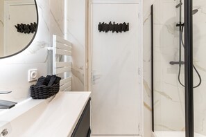 Shower, towels - Happyfew La Suite Del Sol (Nice)