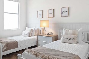 4 slaapkamers, een strijkplank/strijkijzer, reisbedje, wifi