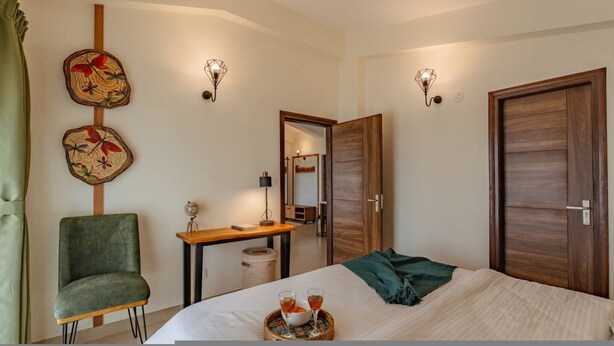 Unclassified image, 1 of 22, button - Spacious 2BR Apt w Balcony Near Candolim Beach (Candolim)