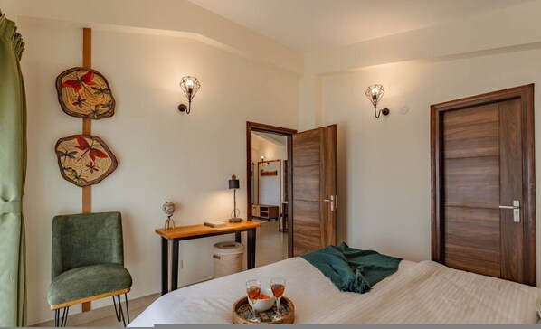 Apartment | 2 bedrooms - Spacious 2BR Apt w Balcony Near Candolim Beach (Candolim)