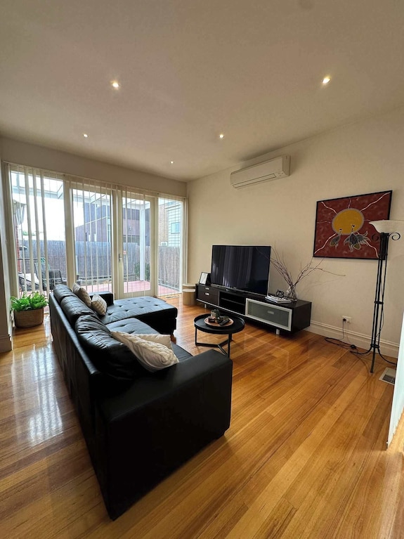 Central Geelong Retreat, Sleeps 6! - Eastern Beach, Victoria
