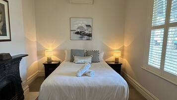3 bedrooms, desk, iron/ironing board, WiFi