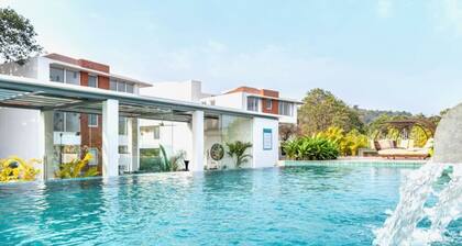 Modern Tropical 2bhk Near Beach Pool Garden