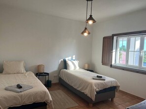 6 quartos, berço de viagem, acesso à internet, roupa de cama