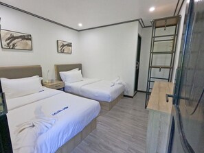 1 bedroom, WiFi, bed sheets - Chic Twin Room in Coron Hotel with Breakfast and Pool (Coron)