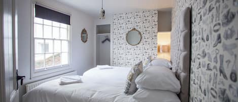 Room, 1 Bedroom, Shared Bathroom (The Curiouser and Curiouser Room)