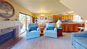 Télévision, cheminée, jeux vidéo, lecteur de DVD