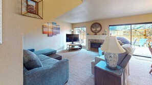 Tv, eldstad, tv-spel och dvd-spelare