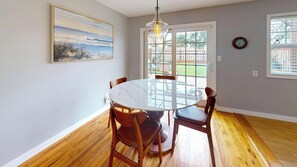 Dining - Tobey's Treehouse Oasis at Seaside Beach (Seaside)