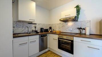 Kühlschrank, Ofen, Herdplatte, Geschirrspüler