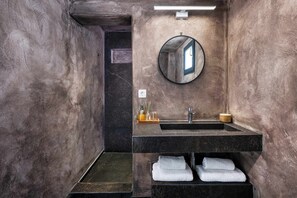 Dusch, hårtork och handdukar