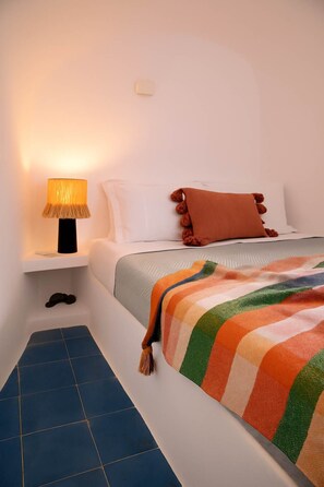 1 dormitori, planxa i posts de planxar, un bressol de viatge i wifi 