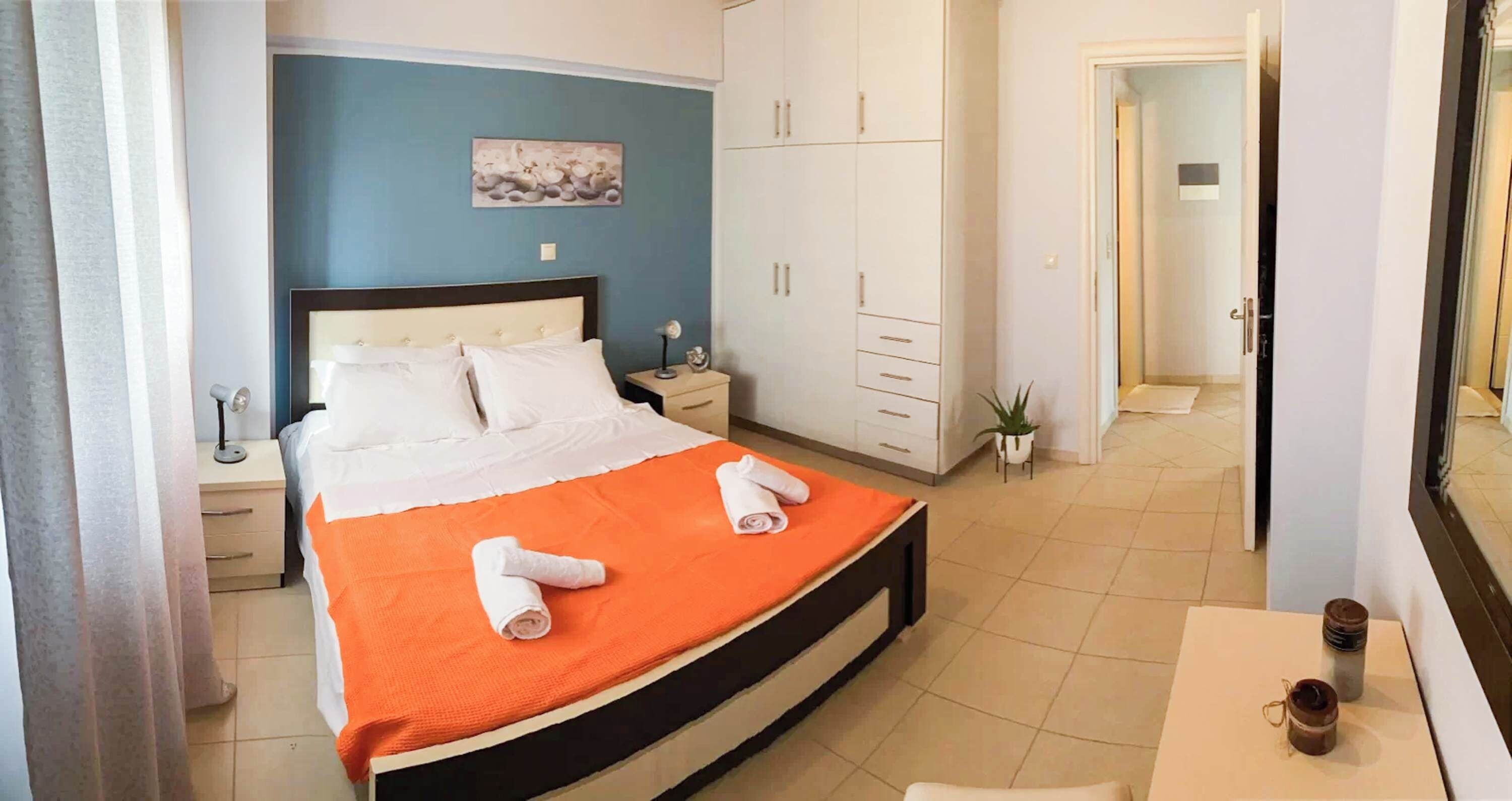 1 slaapkamer, een strijkplank/strijkijzer, wifi, beddengoed