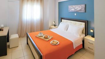 2 bedrooms, desk, iron/ironing board, WiFi