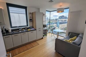 Smart TV, computer monitors