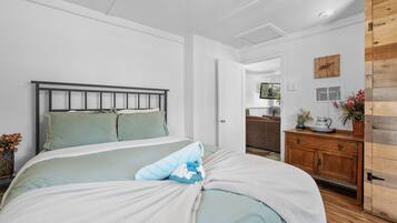 Signature-Ferienhütte, 2 Schlafzimmer, Nichtraucher, Bergblick | 2 Schlafzimmer, individuell dekoriert, individuell eingerichtet