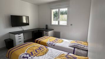 3 slaapkamers, een strijkplank/strijkijzer, wifi, beddengoed