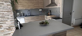 Family home with heated pool, near the D-Day landing beaches