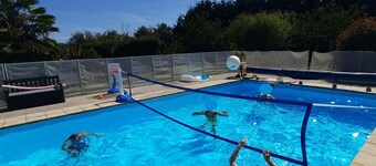 Family home with heated pool, near the D-Day landing beaches