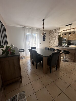 تناول الطعام