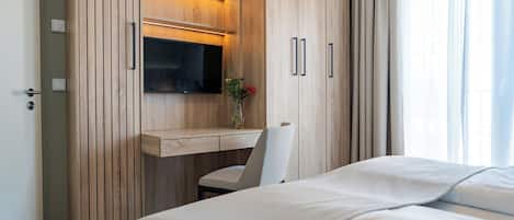 2 chambres, coffre-fort, fer et planche à repasser, lit de bébé portatif