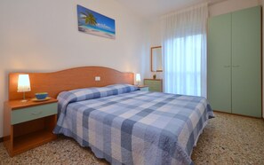 3 bedrooms - Bright and Airy Apartment Facing the Sea (Lignano Sabbiadoro)