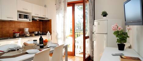 Fridge, microwave, stovetop, coffee/tea maker