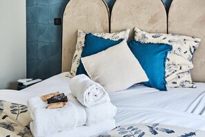 3 chambres, fer et planche à repasser, Wi-Fi, draps fournis