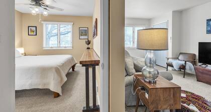 Harbor Hideaway - Walk To Beach, Dining & Downtown 2 Bedroom Condo
