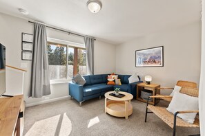 Condo, 2 Bedrooms | Living area
