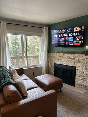 Condo, 2 Bedrooms | Living area | Smart TV