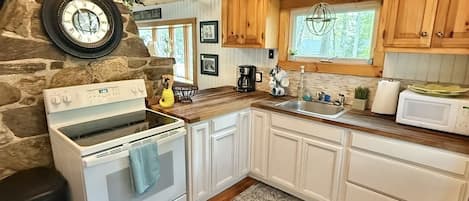 Villa, 3 Bedrooms | Private kitchen | Fridge, coffee/tea maker, toaster