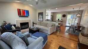 TV, fireplace - 2-3 nt min Steps to McKinley Beach walk to all in Union Pier Fire Pit (Union Pier)