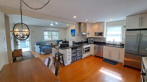 Fridge, microwave, stovetop, dishwasher - Steps to McKinley Beach walk to all in Union Pier Fire Pit (Union Pier)