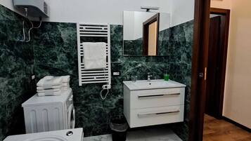 Whirlpool, Haartrockner, Bidet, HandtĂŒcher