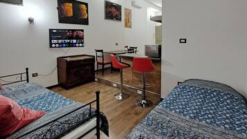 1 camera, Wi-Fi gratuito, lenzuola