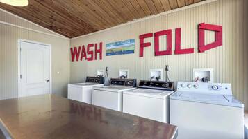 House, Multiple Beds, Patio (Bass Point Bliss) | Interior