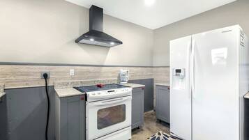 Peti sejuk, ketuhar gelombang mikro, ketuhar, dapur