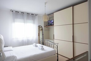 2 camere, ferro/asse da stiro, Wi-Fi gratuito